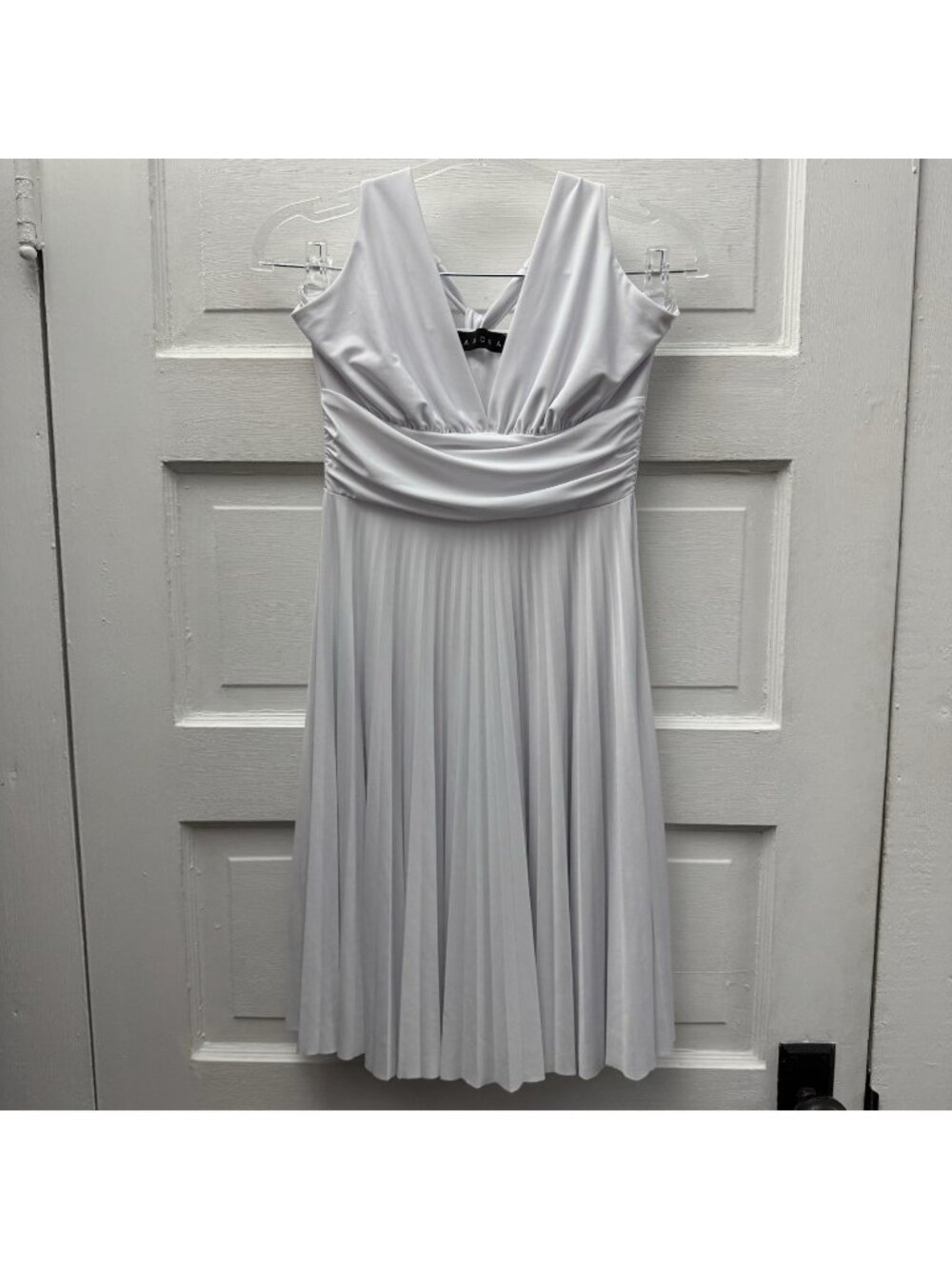 Sabora White Sleeveless Pleated Fit & Flare Midi Dress Tie Back Size M USA